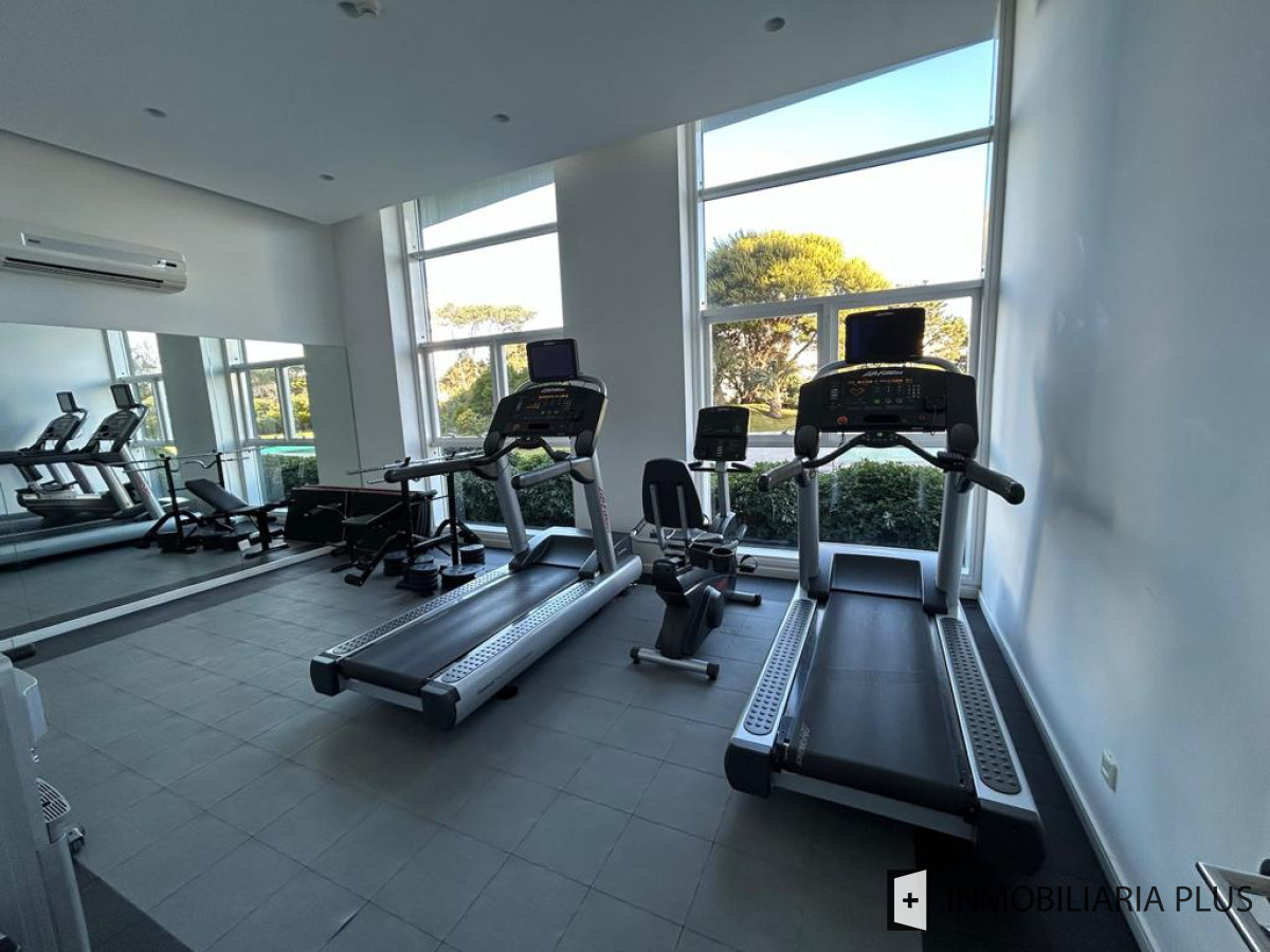 Apartamento ID.1651 - Venta de Penthouse de 3 dormitorios en suite con 315 m2, ascensor de uso exclusivo a pasos de Montevideo Shopping