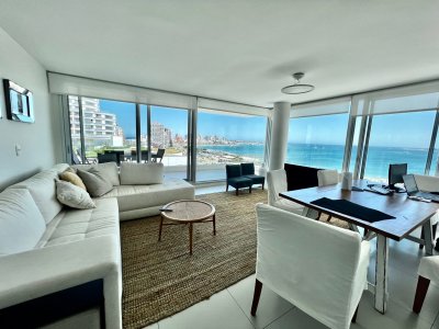 Apartamento en Mansa - Punta del Este Ubicado a  100 metros del Mar.  - PLD815A