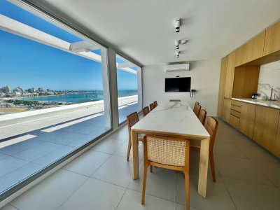 Apartamento en Mansa - Punta del Este Ubicado a  100 metros del Mar.  - PLD815A