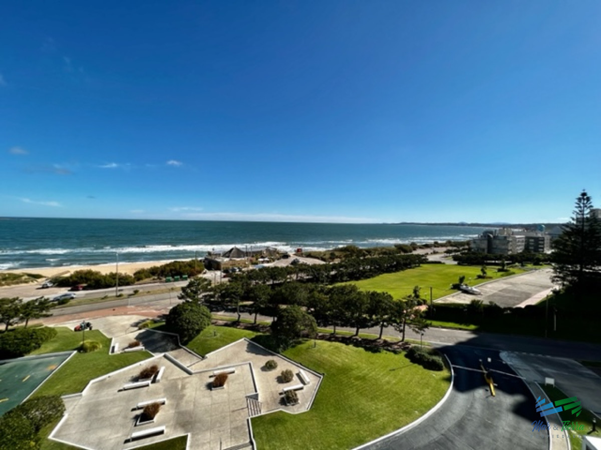 Apartamento ID.4119 - Alquiler temporario Apartamento 2 y medio dormitorios en Playa Mansa, Punta del Este