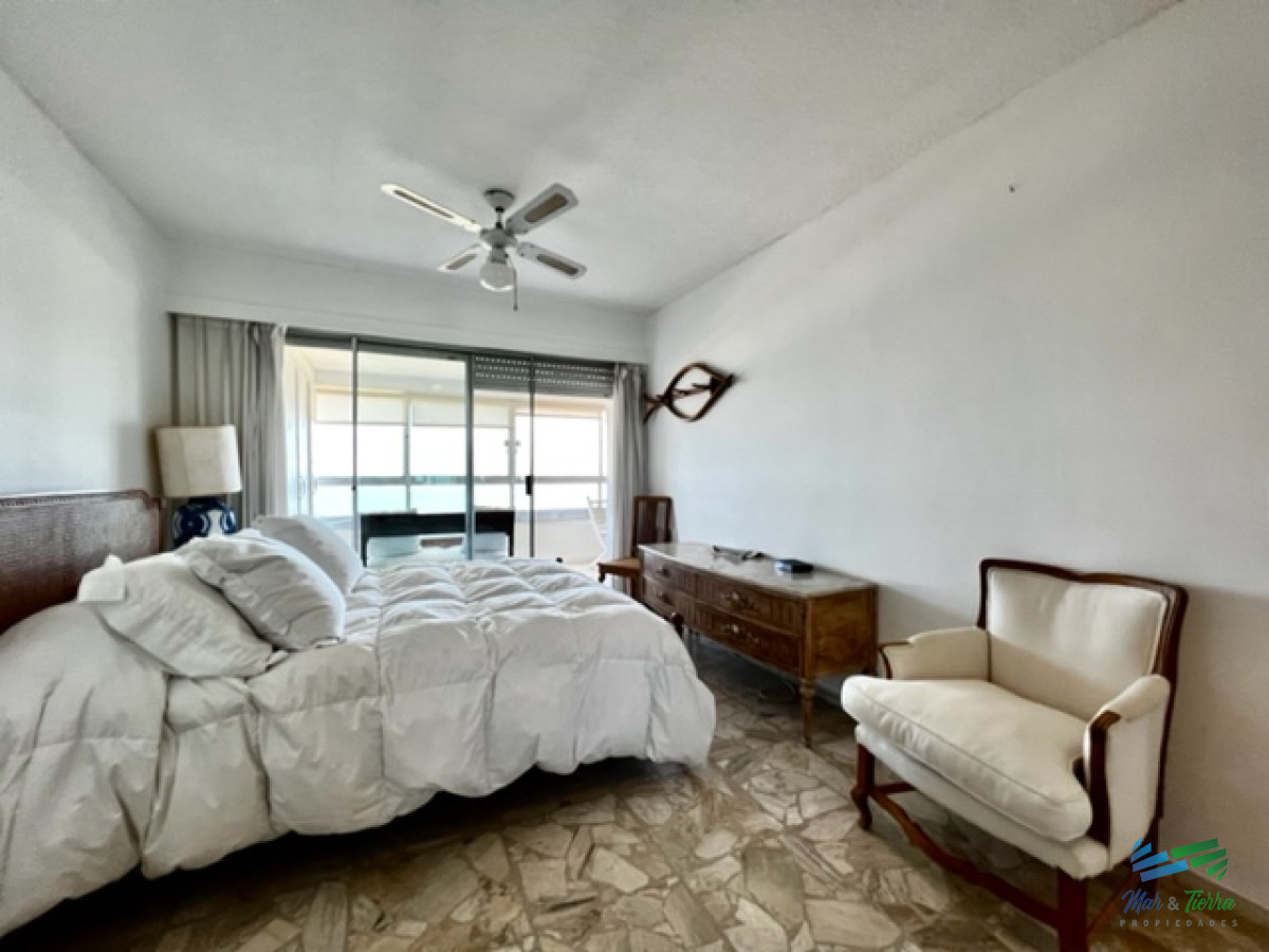 Apartamento ID.4119 - Alquiler temporario Apartamento 2 y medio dormitorios en Playa Mansa, Punta del Este