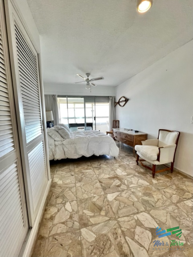 Apartamento ID.4119 - Alquiler temporario Apartamento 2 y medio dormitorios en Playa Mansa, Punta del Este
