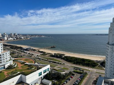 Apartamento en alquiler temporario Playa Mansa 2 dormitorios SEASONS TOWER - SPT9697A