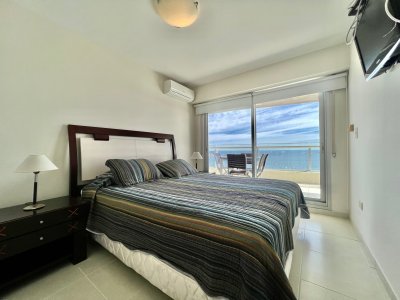 Apartamento en alquiler temporario Playa Mansa 2 dormitorios SEASONS TOWER - SPT9697A