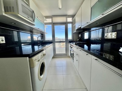 Apartamento en alquiler temporario Playa Mansa 2 dormitorios SEASONS TOWER - SPT9697A