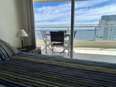 Apartamento en alquiler temporario Playa Mansa 2 dormitorios SEASONS TOWER - SPT9697A