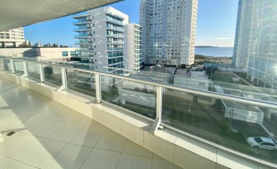 Apartamento 3 dormitorios en Playa Mansa Punta del Este