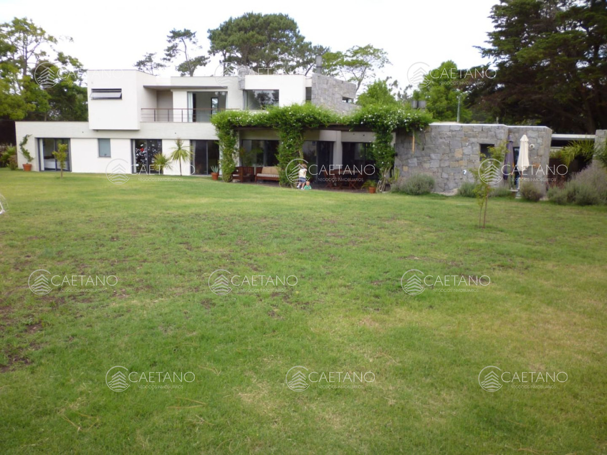 casa en venta 4 dormitorios punta del este barrio lugano - dmc13527c