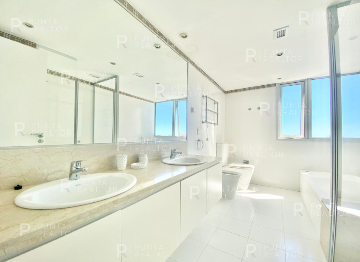 Apartamento ID.2693 - Exclusivo departamento esquinero en venta y alquiler temporal en Playa Brava