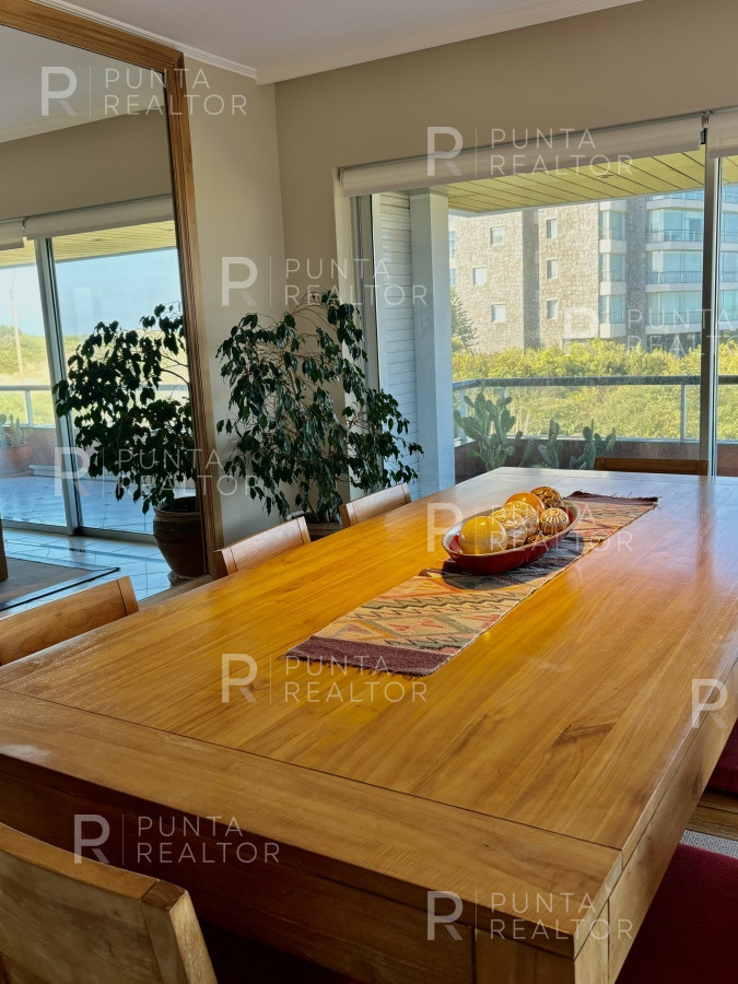 Apartamento ID.2707 - Apartamento en playa brava - Punta del Este. 4 dormitorios y 4 baños 