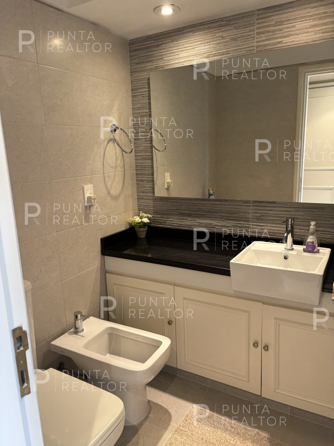 Apartamento ID.2707 - Apartamento en playa brava - Punta del Este. 4 dormitorios y 4 baños 