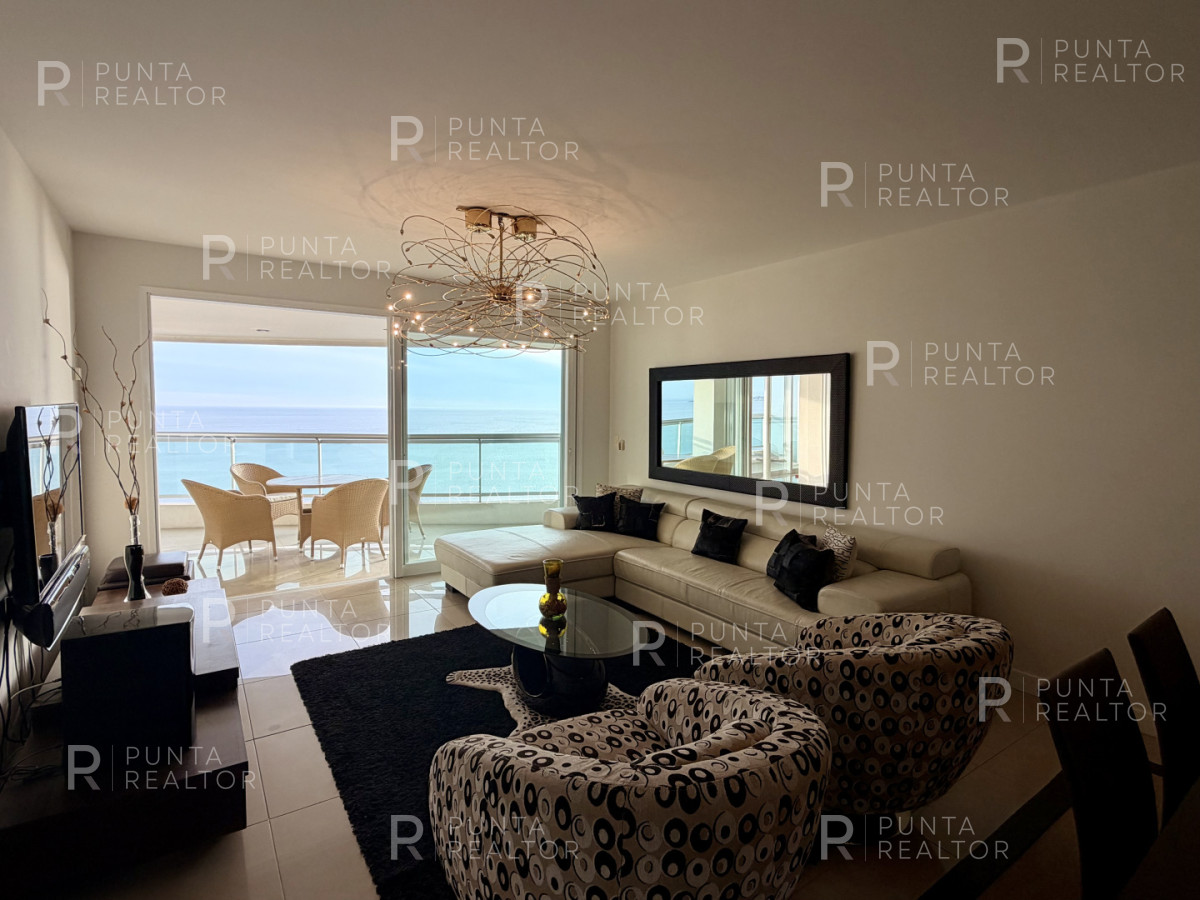Apartamento ID.2695 - Apartamento en alquiler, 3 dormitorios. Playa mansa - Punta del Este