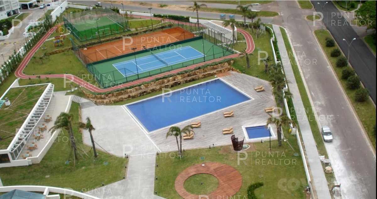 Apartamento ID.2695 - Apartamento en alquiler, 3 dormitorios. Playa mansa - Punta del Este