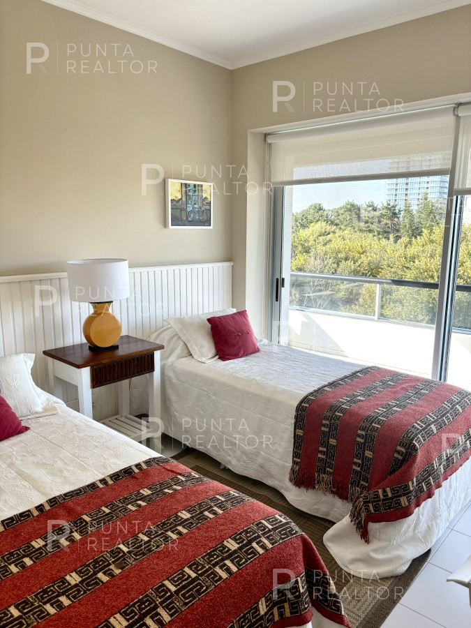 Apartamento ID.2707 - Apartamento en playa brava - Punta del Este. 4 dormitorios y 4 baños 