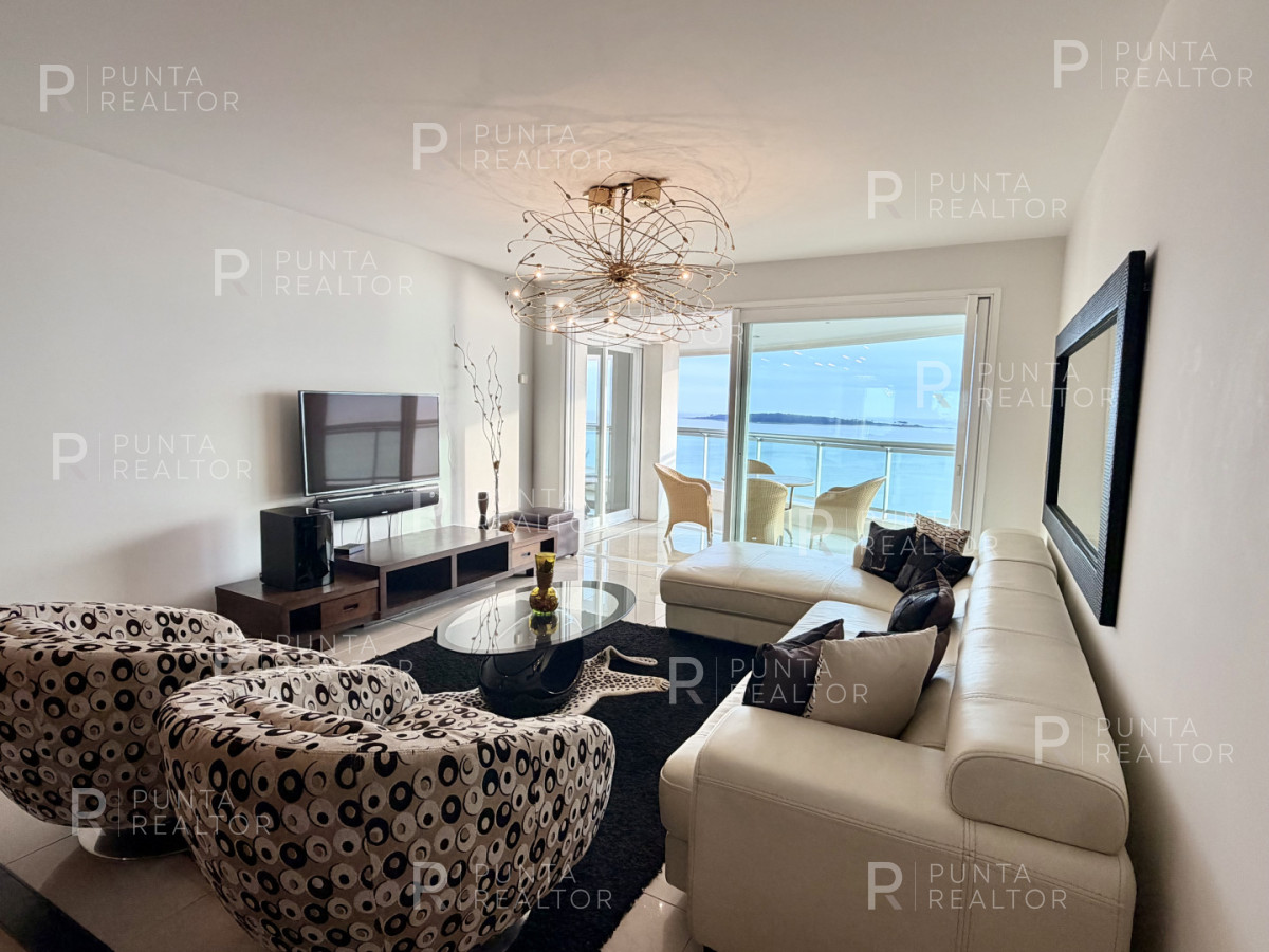 Apartamento ID.2695 - Apartamento en alquiler, 3 dormitorios. Playa mansa - Punta del Este