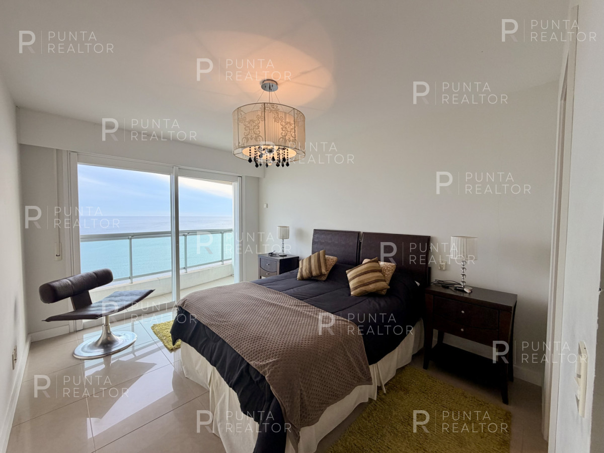 Apartamento ID.2695 - Apartamento en alquiler, 3 dormitorios. Playa mansa - Punta del Este