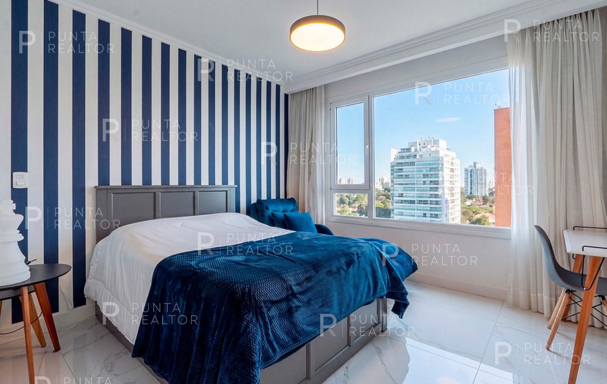 Apartamento ID.2708 - Amplio Apartamento en edificio Paramount, ideal para vacaciones familiares. Con 3 dormitorios en suite, dependencia y 5 baños