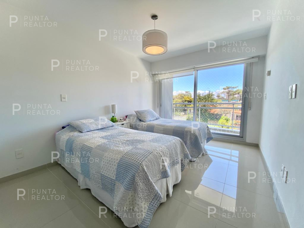 Apartamento ID.2690 - APARTAMENTO EN VENTA SUNRISE TOWER 2 DORMITORIOS MAS SERVICIO PUNTA DEL ESTE