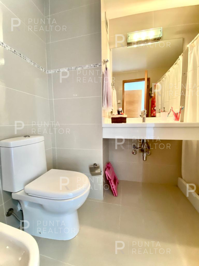 Apartamento ID.2690 - APARTAMENTO EN VENTA SUNRISE TOWER 2 DORMITORIOS MAS SERVICIO PUNTA DEL ESTE