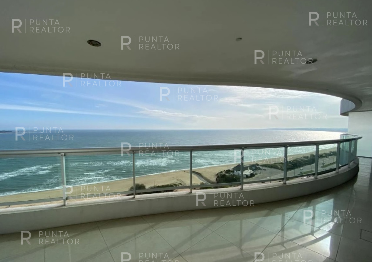 Apartamento ID.2695 - Apartamento en alquiler, 3 dormitorios. Playa mansa - Punta del Este
