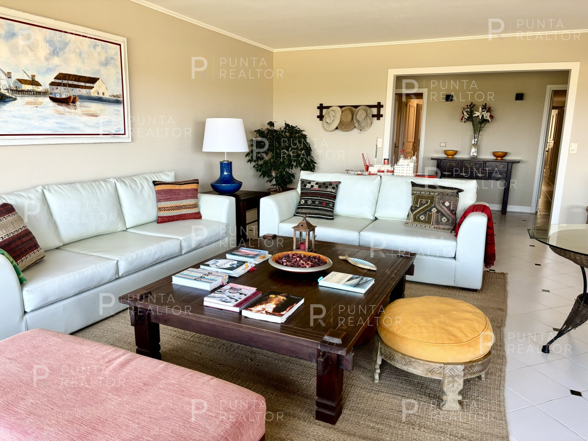 Apartamento ID.2707 - Apartamento en playa brava - Punta del Este. 4 dormitorios y 4 baños 