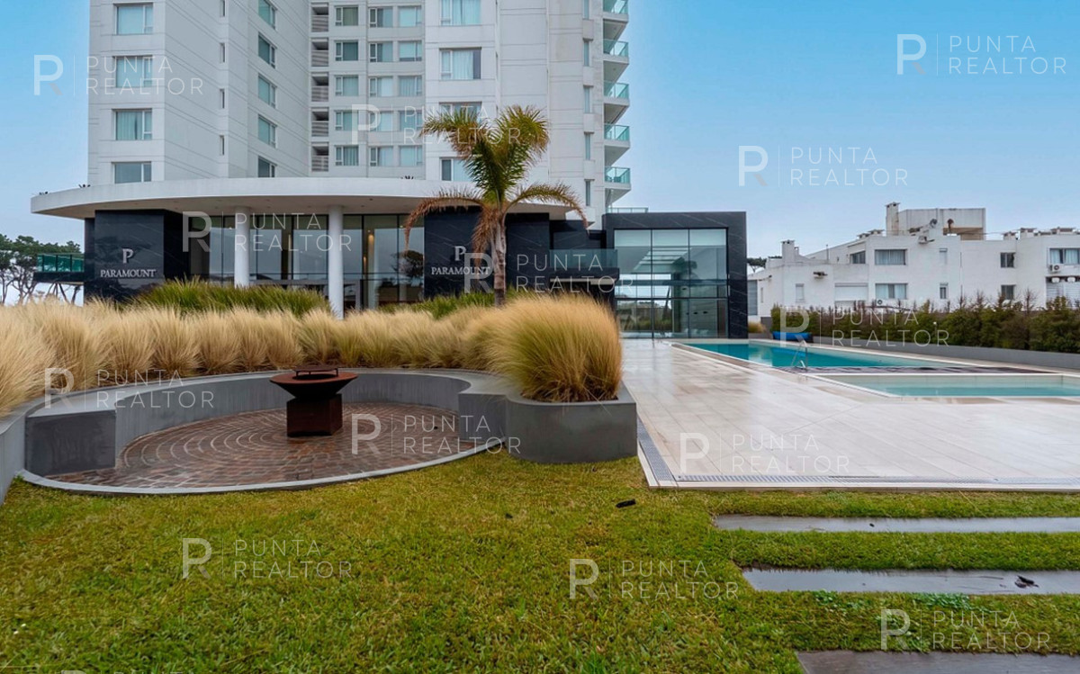 Apartamento ID.2708 - Amplio Apartamento en edificio Paramount, ideal para vacaciones familiares. Con 3 dormitorios en suite, dependencia y 5 baños