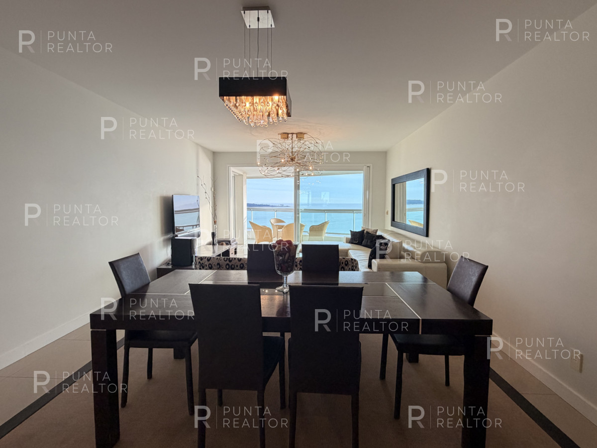 Apartamento ID.2695 - Apartamento en alquiler, 3 dormitorios. Playa mansa - Punta del Este