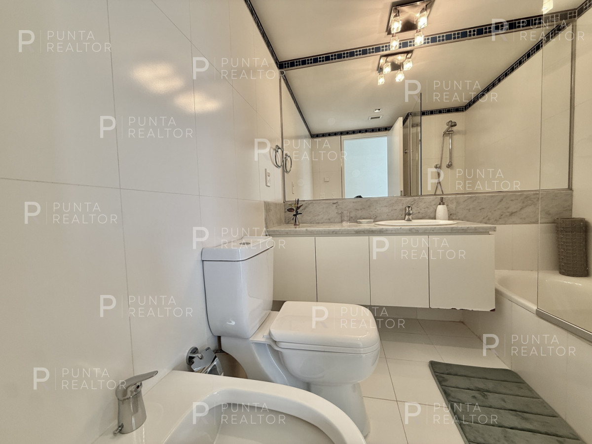 Apartamento ID.2703 - Exclusivo departamento esquinero en venta y alquiler temporal en Playa Brava