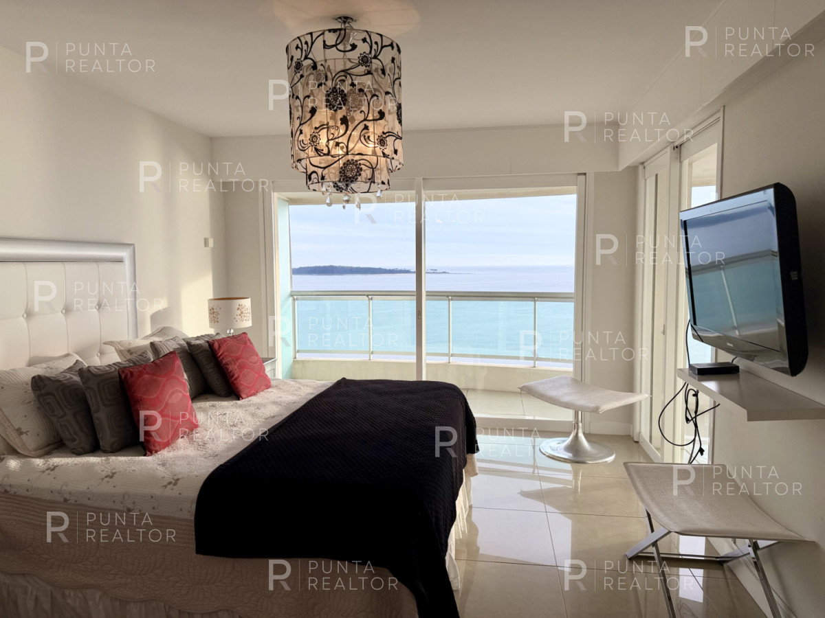 Apartamento ID.2695 - Apartamento en alquiler, 3 dormitorios. Playa mansa - Punta del Este