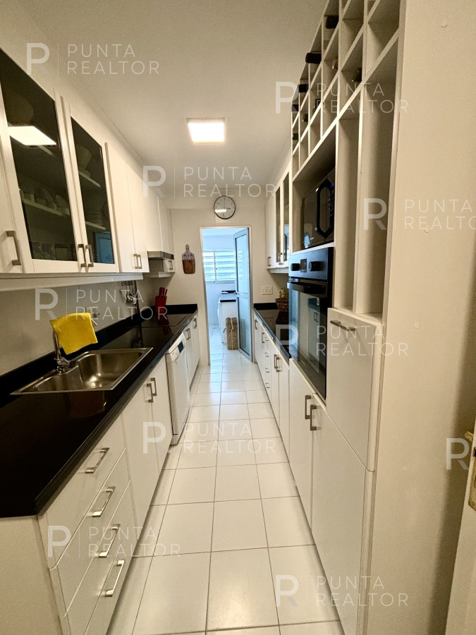 Apartamento ID.2707 - Apartamento en playa brava - Punta del Este. 4 dormitorios y 4 baños 