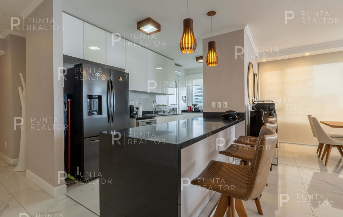 Apartamento ID.2708 - Amplio Apartamento en edificio Paramount, ideal para vacaciones familiares. Con 3 dormitorios en suite, dependencia y 5 baños