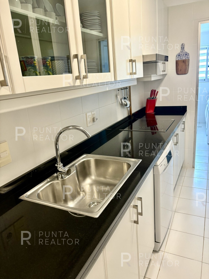 Apartamento ID.2707 - Apartamento en playa brava - Punta del Este. 4 dormitorios y 4 baños 