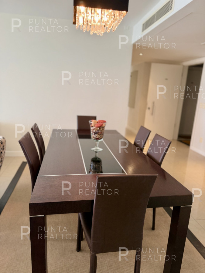 Apartamento ID.2695 - Apartamento en alquiler, 3 dormitorios. Playa mansa - Punta del Este