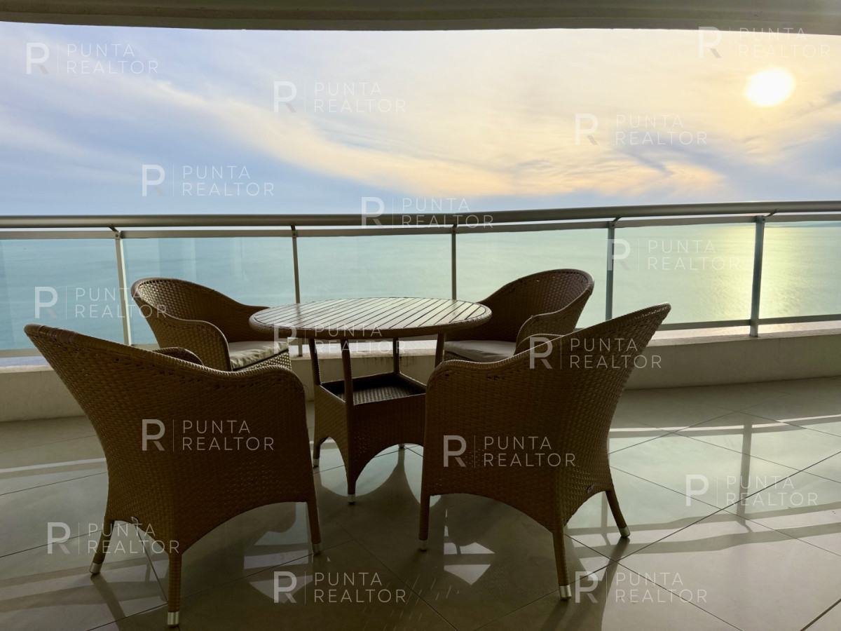 Apartamento ID.2695 - Apartamento en alquiler, 3 dormitorios. Playa mansa - Punta del Este