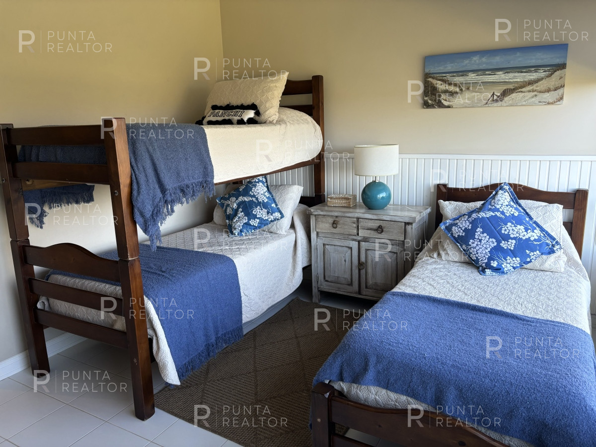 Apartamento ID.2707 - Apartamento en playa brava - Punta del Este. 4 dormitorios y 4 baños 