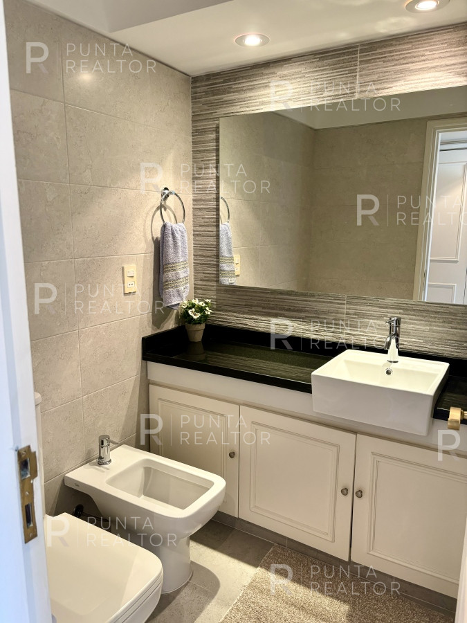 Apartamento ID.2707 - Apartamento en playa brava - Punta del Este. 4 dormitorios y 4 baños 