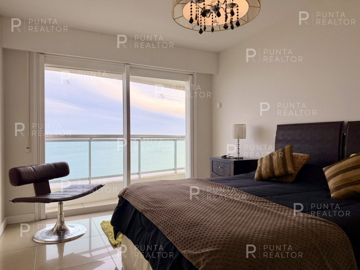 Apartamento ID.2695 - Apartamento en alquiler, 3 dormitorios. Playa mansa - Punta del Este