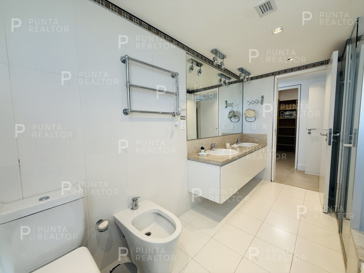 Apartamento ID.2703 - Exclusivo departamento esquinero en venta y alquiler temporal en Playa Brava