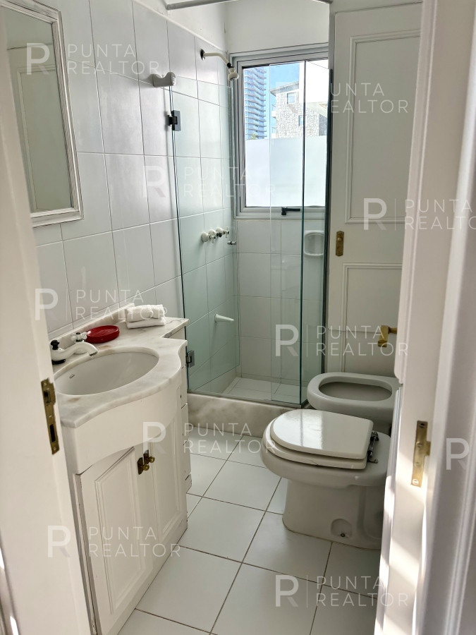 Apartamento ID.2707 - Apartamento en playa brava - Punta del Este. 4 dormitorios y 4 baños 