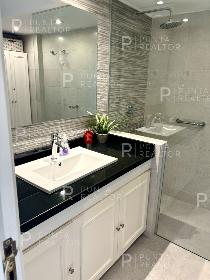 Apartamento ID.2707 - Apartamento en playa brava - Punta del Este. 4 dormitorios y 4 baños 