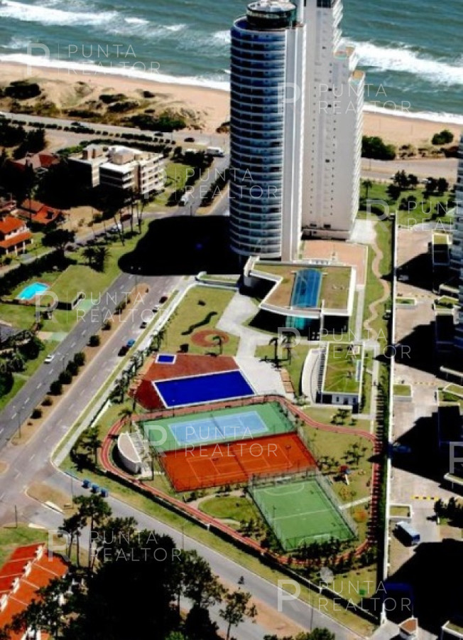 Apartamento ID.2695 - Apartamento en alquiler, 3 dormitorios. Playa mansa - Punta del Este
