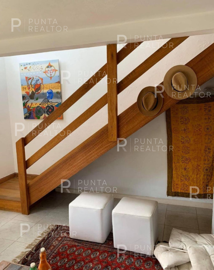 Casa ID.2661 - OPORTUNIDAD CASA RECILADA CON 3 DORMTORIOS EN LA BARRA, EL TESORO EXCELENTE UBICACION