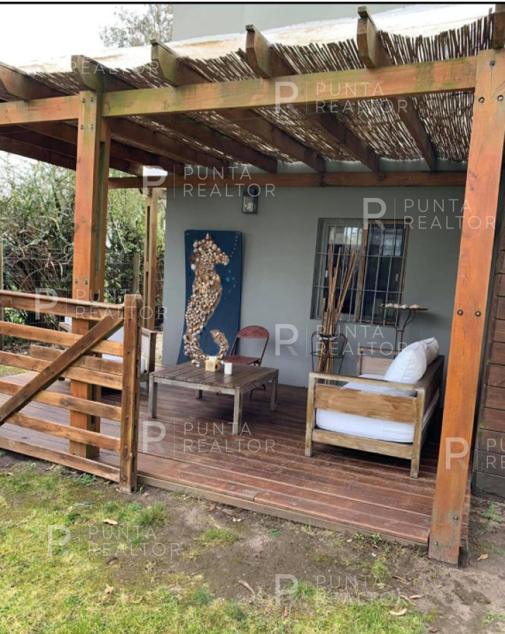 Casa ID.2661 - OPORTUNIDAD CASA RECILADA CON 3 DORMTORIOS EN LA BARRA, EL TESORO EXCELENTE UBICACION
