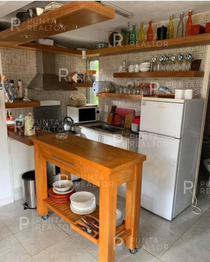 Casa ID.2661 - OPORTUNIDAD CASA RECILADA CON 3 DORMTORIOS EN LA BARRA, EL TESORO EXCELENTE UBICACION