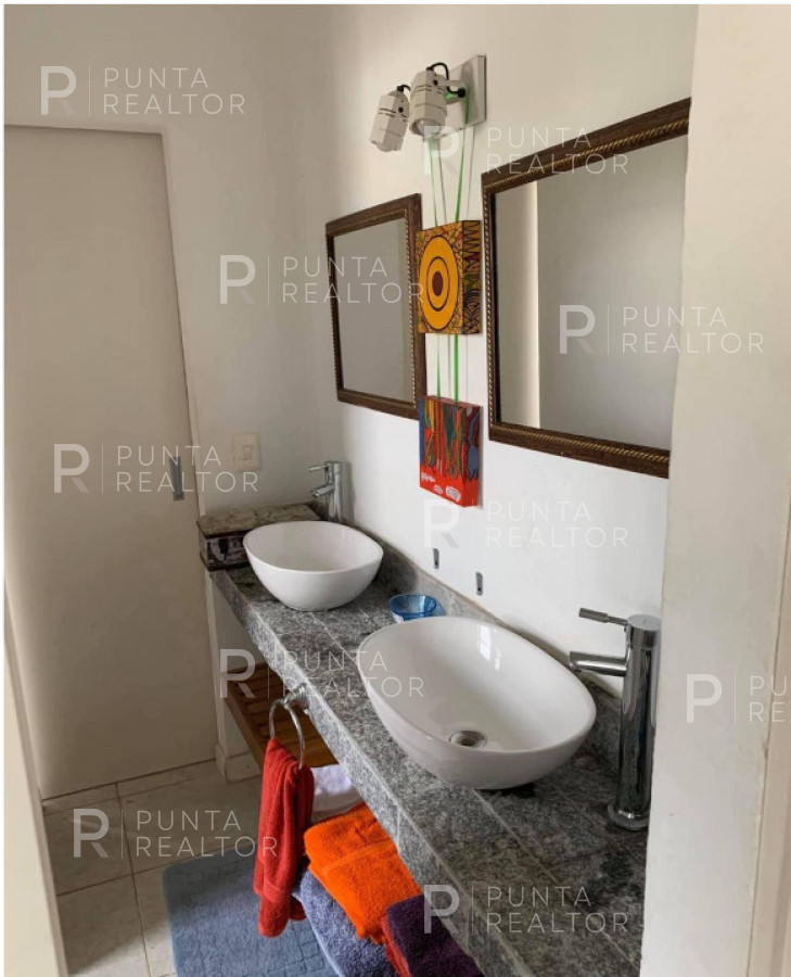 Casa ID.2661 - OPORTUNIDAD CASA RECILADA CON 3 DORMTORIOS EN LA BARRA, EL TESORO EXCELENTE UBICACION