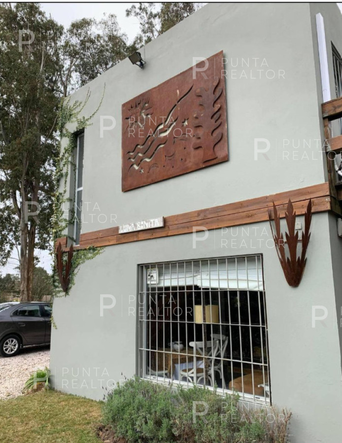 Casa ID.2661 - OPORTUNIDAD CASA RECILADA CON 3 DORMTORIOS EN LA BARRA, EL TESORO EXCELENTE UBICACION