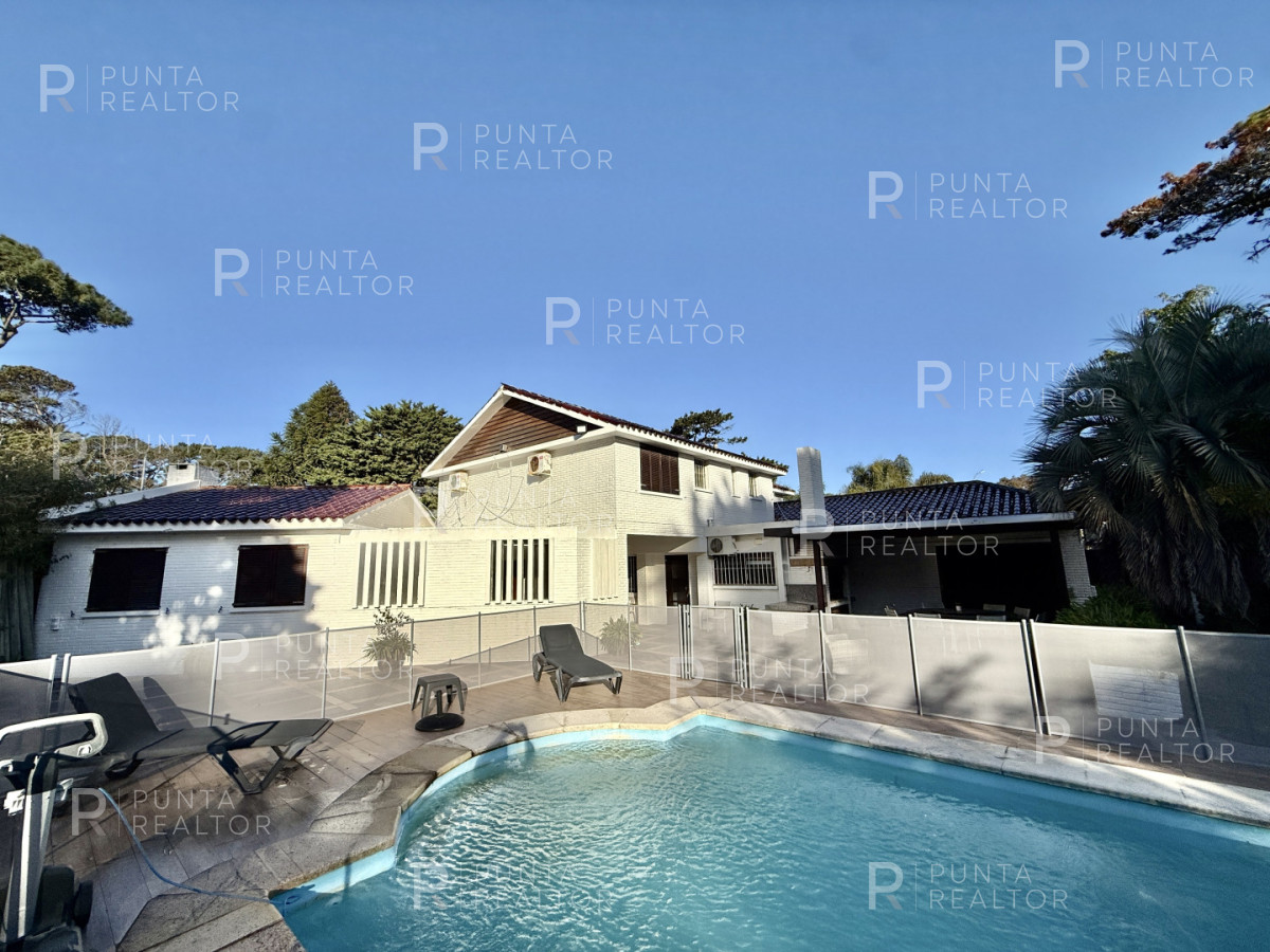 Casa ID.2697 - Casa reciclada a 250 metros de Playa Mansa — Parada 10, Punta del Este