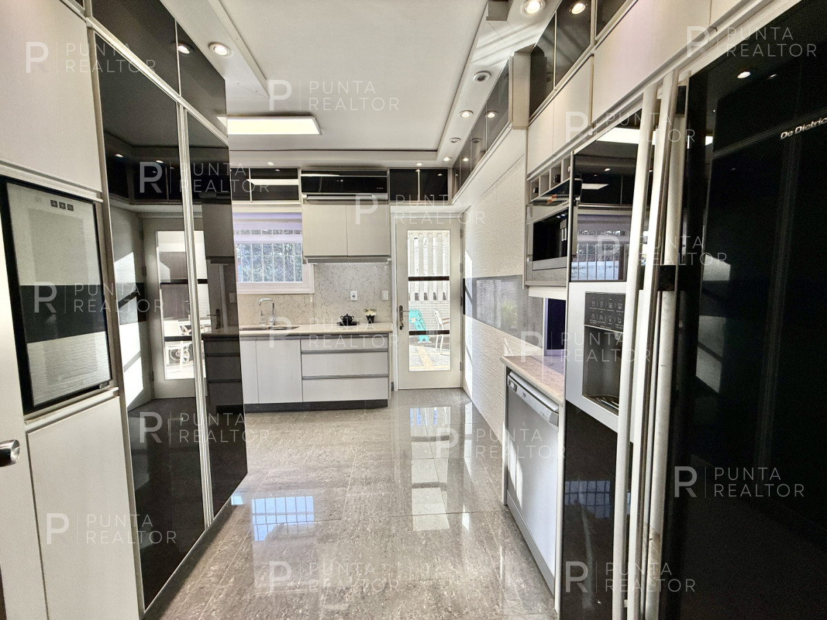 Casa ID.2697 - Casa reciclada a 250 metros de Playa Mansa — Parada 10, Punta del Este