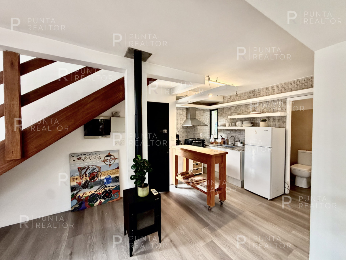 Casa ID.2661 - OPORTUNIDAD CASA RECILADA CON 3 DORMTORIOS EN LA BARRA, EL TESORO EXCELENTE UBICACION