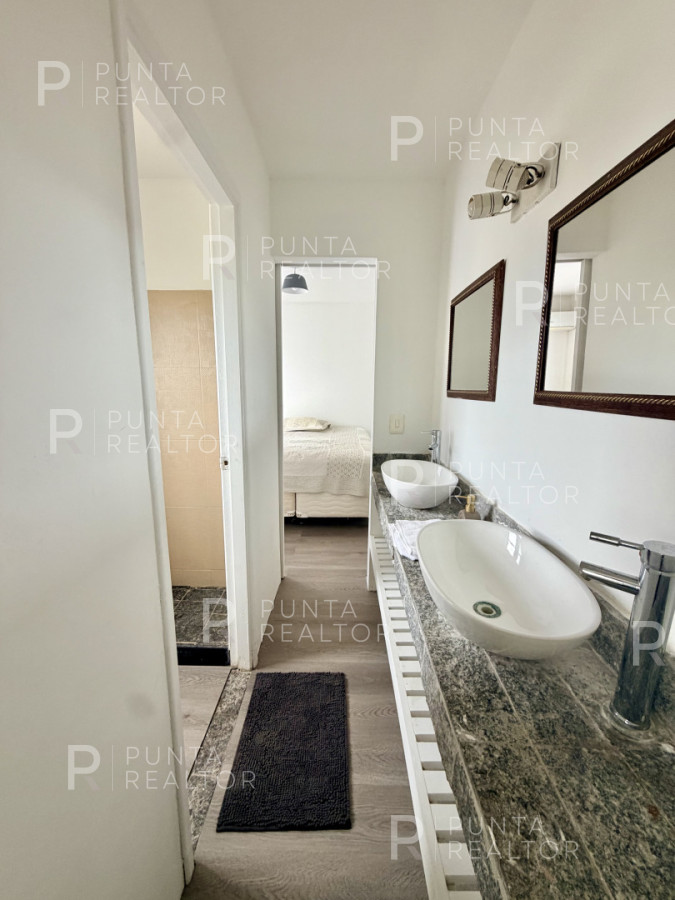Casa ID.2661 - OPORTUNIDAD CASA RECILADA CON 3 DORMTORIOS EN LA BARRA, EL TESORO EXCELENTE UBICACION